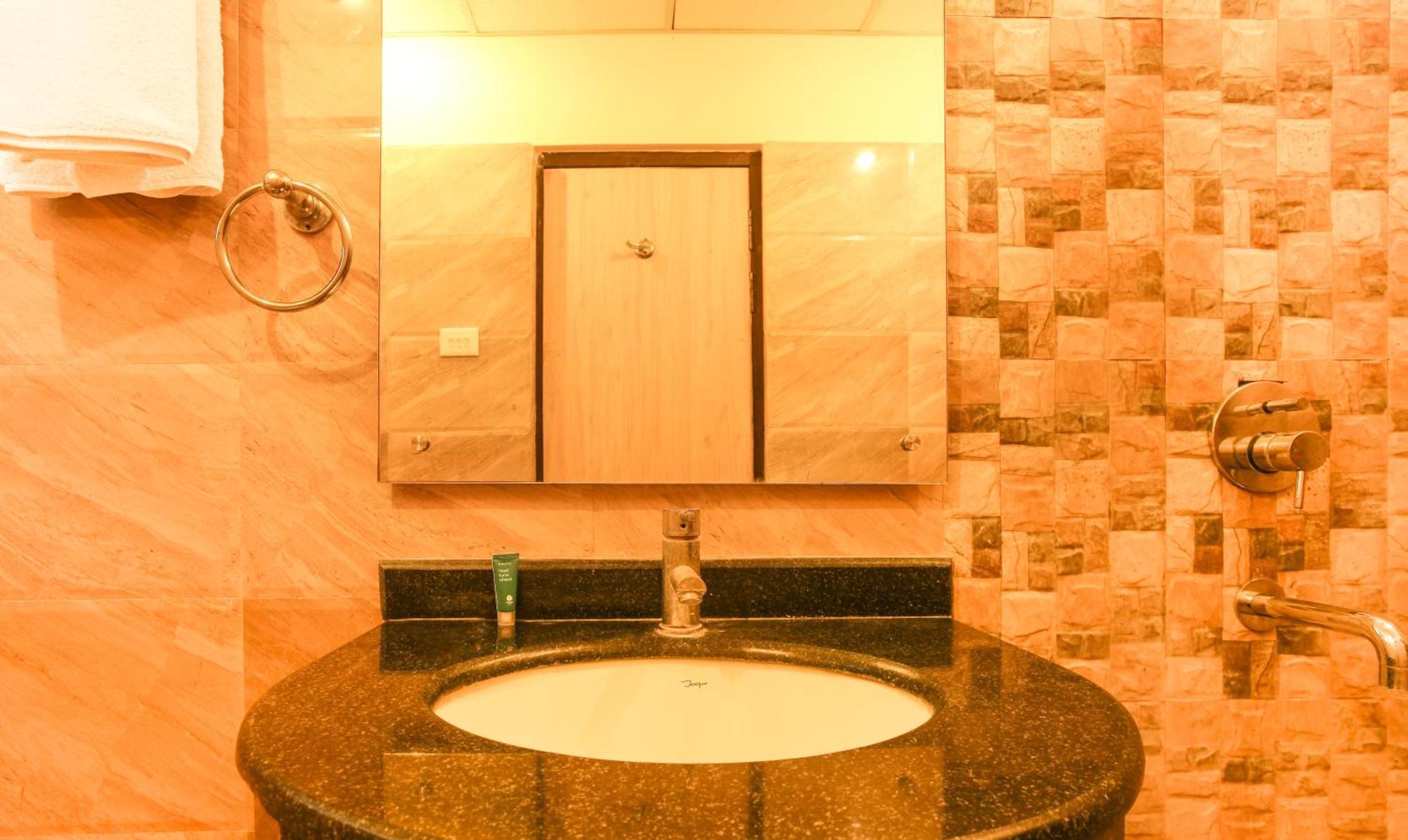 Hotel Janki International Sigra 2 Km From Kashi Vishwanath Temple Váránasí Exteriér fotografie